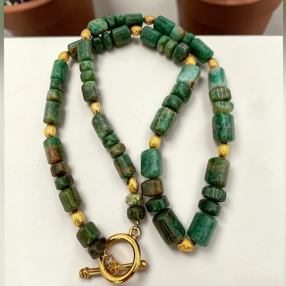 Mineral Grade Emerald Nugget Bead Necklace GoldTone Spacers Toggle Clasp 18” 53g - Picture 10 of 17